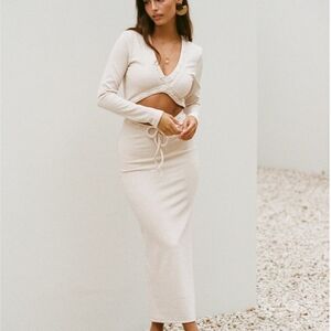 Chic Cream Pencil Skirt